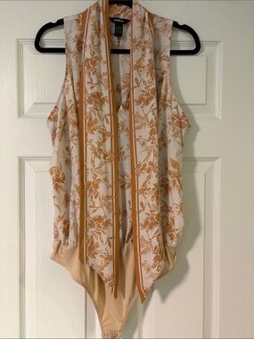 Express Sleeveless Floral Scarf-Neck Bodysuit in Beige and Tan
